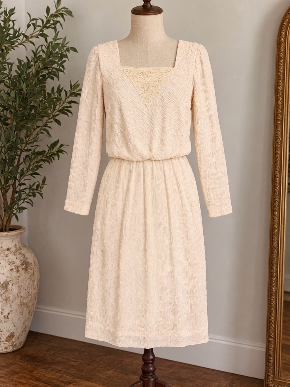 Vintage 1970s Leslie Fay Textured Longsleeve Midi Dress